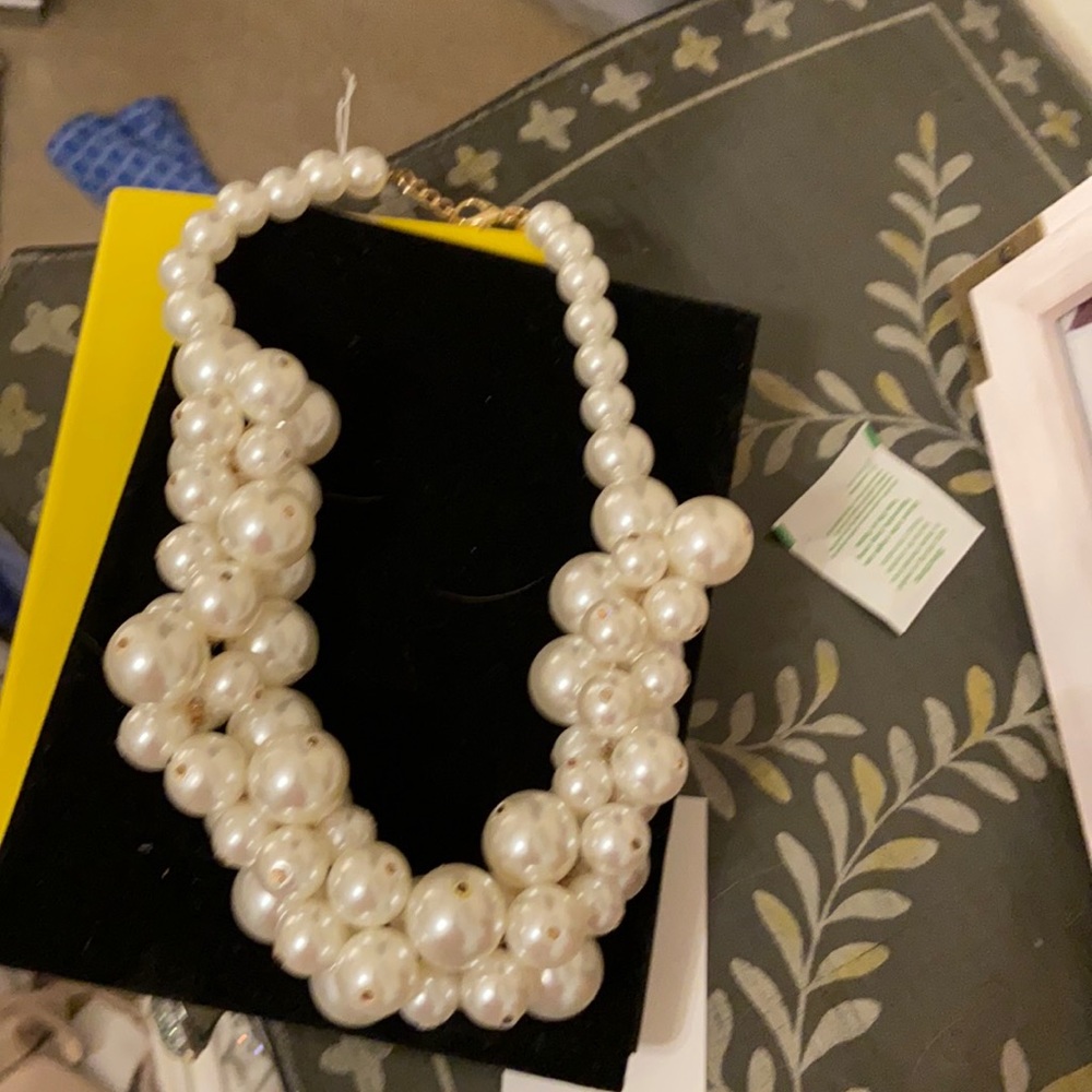 Costume Pearl Necklace Never worn in Brand New